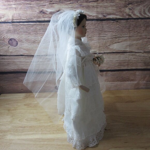 Royalton Collection Brunette Bride 16" Porcelain Doll 1998 Inc Stand - Picture 5 of 9